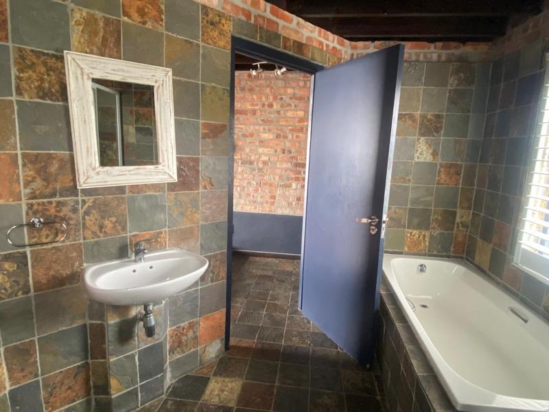 To Let 1 Bedroom Property for Rent in Sea Point Western Cape